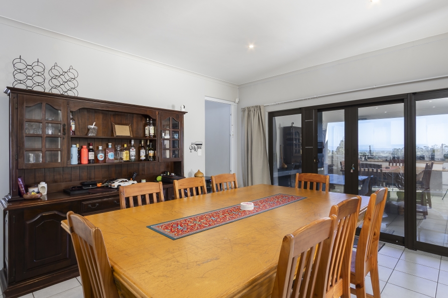 6 Bedroom Property for Sale in Sir Lowrys Pass Village Western Cape
